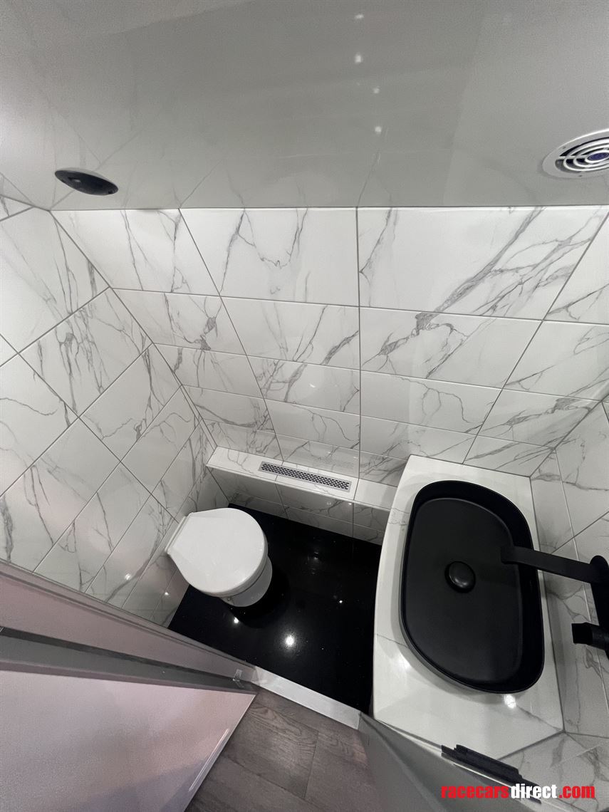 volvo-9700h-exclusive-motorhome-2010-model