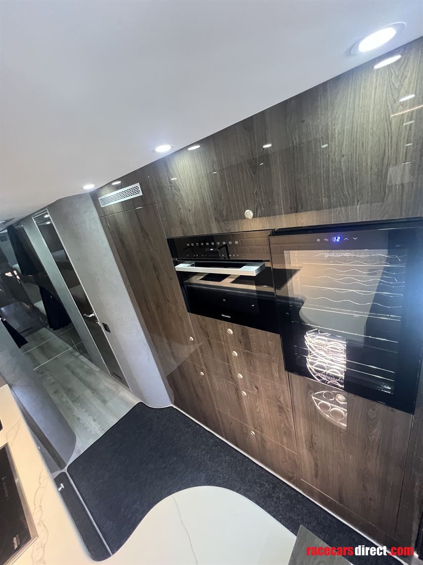 volvo-9700h-exclusive-motorhome-2010-model