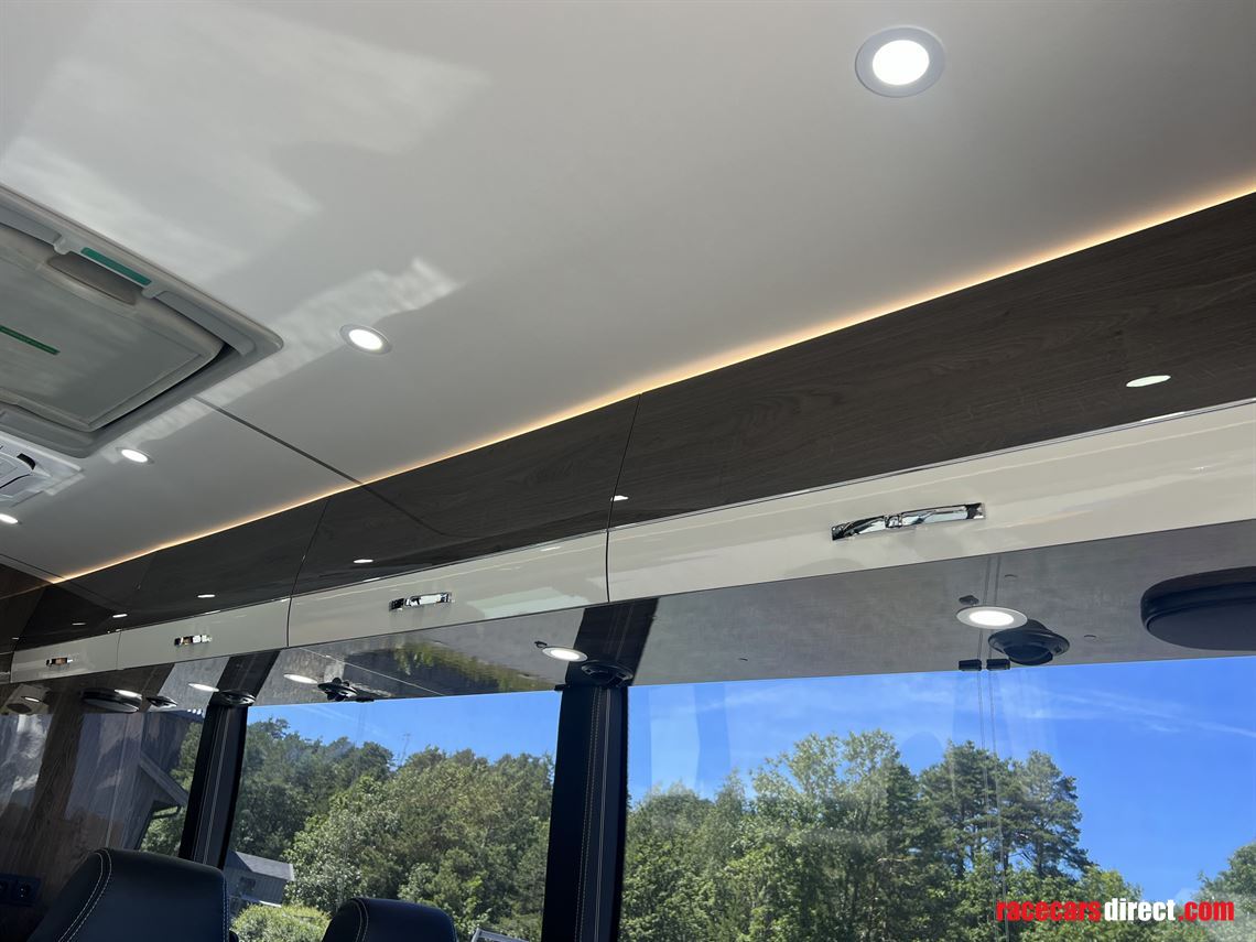 volvo-9700h-exclusive-motorhome-2010-model