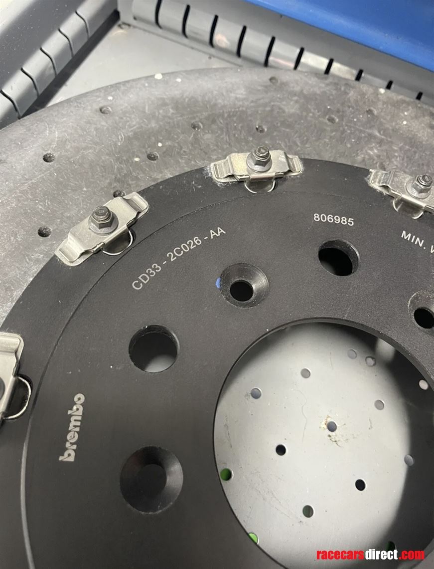 x2-new-carbon-rear-brake-discs-aston-martin-v