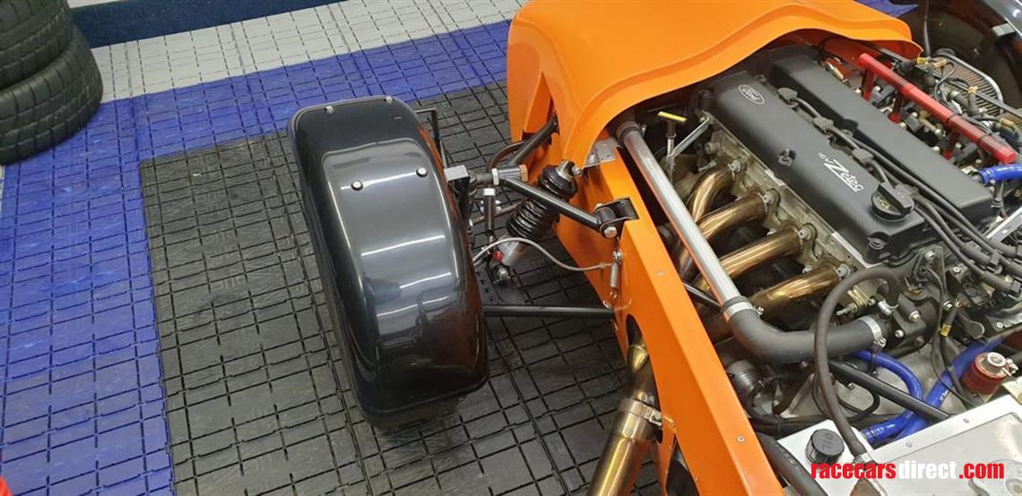 lightweight-tiger-r6-race-car