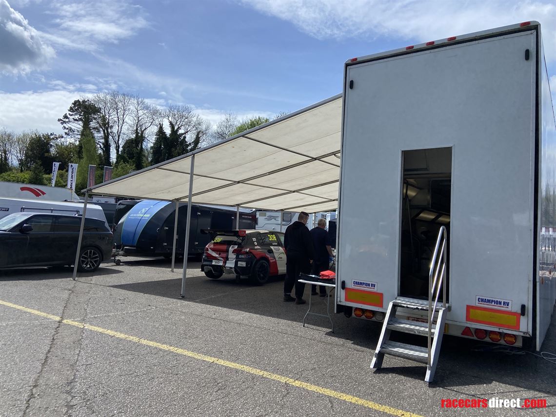 race-trailer-with-large-awning