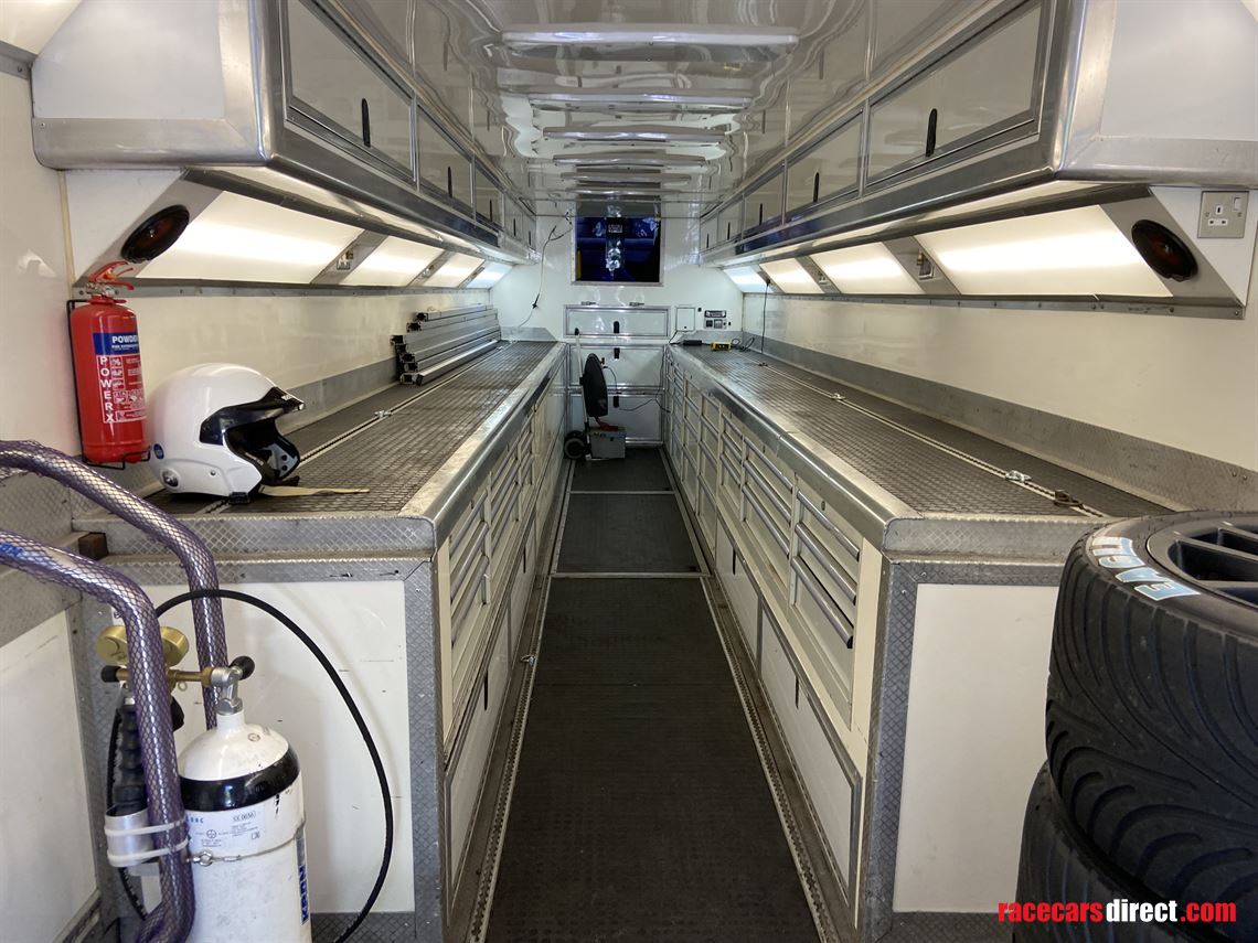 race-trailer-with-large-awning