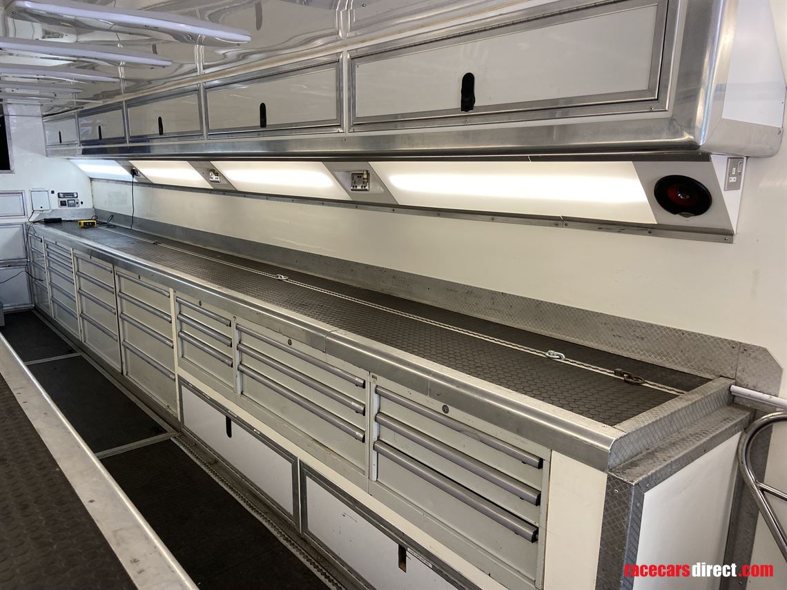 race-trailer-with-large-awning