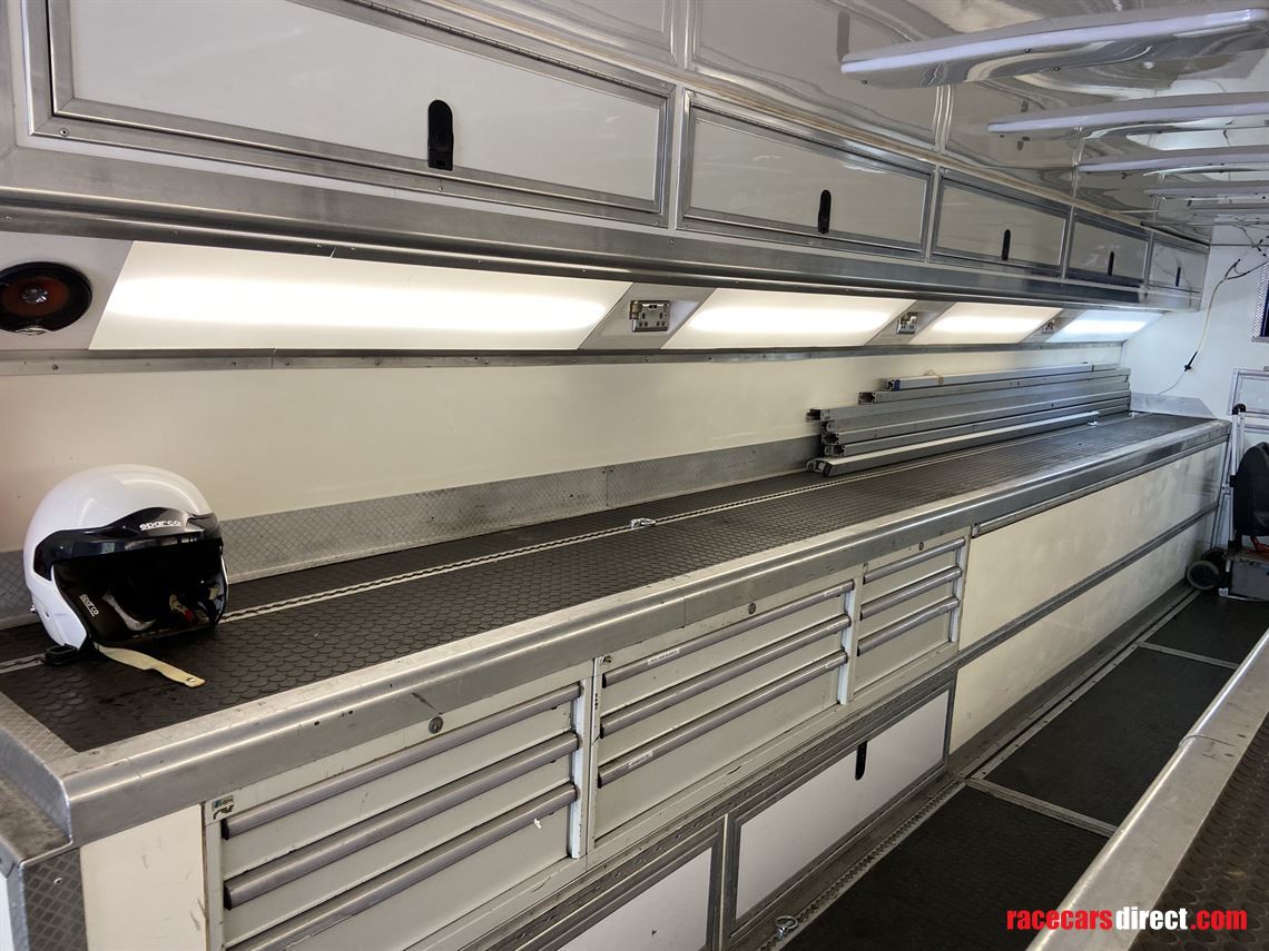 race-trailer-with-large-awning