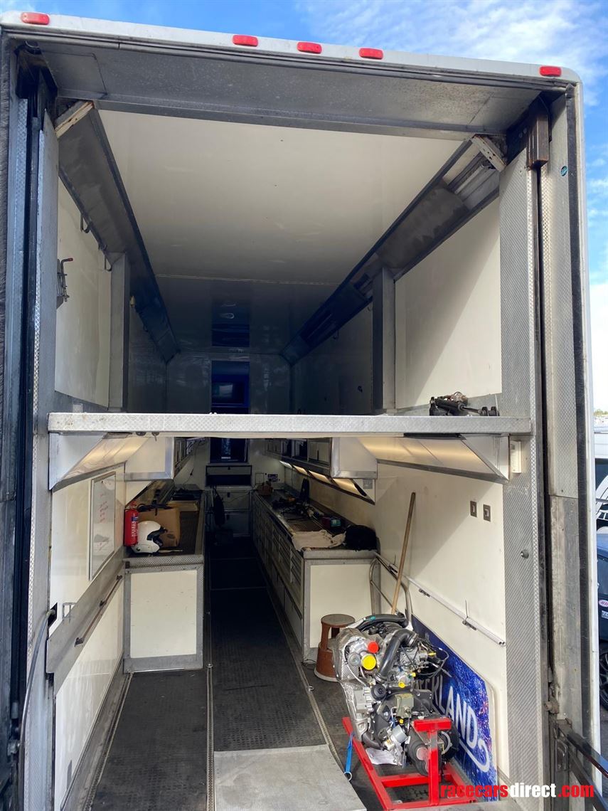 race-trailer-with-large-awning