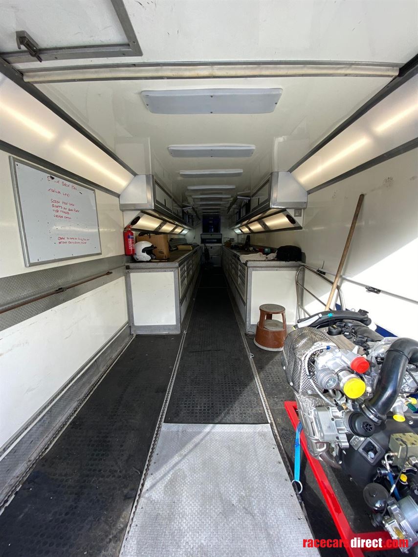 race-trailer-with-large-awning