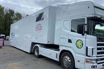 race-trailer-with-large-awning