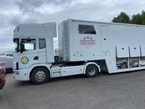 race-trailer-with-large-awning