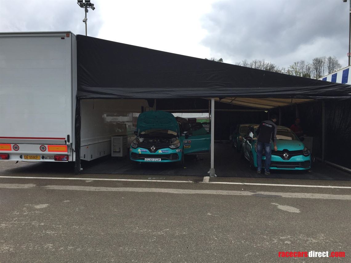 race-trailer-with-load-in-space-for-4-cars