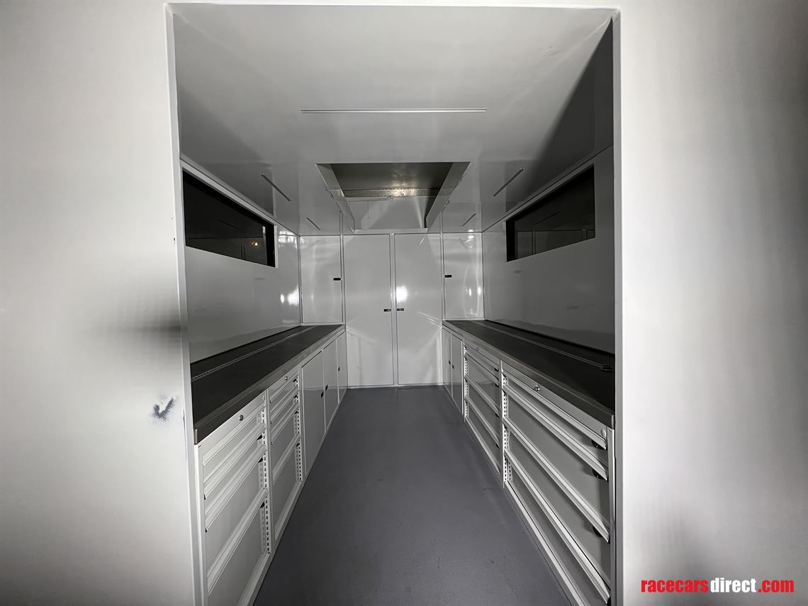 race-trailer-with-load-in-space-for-4-cars