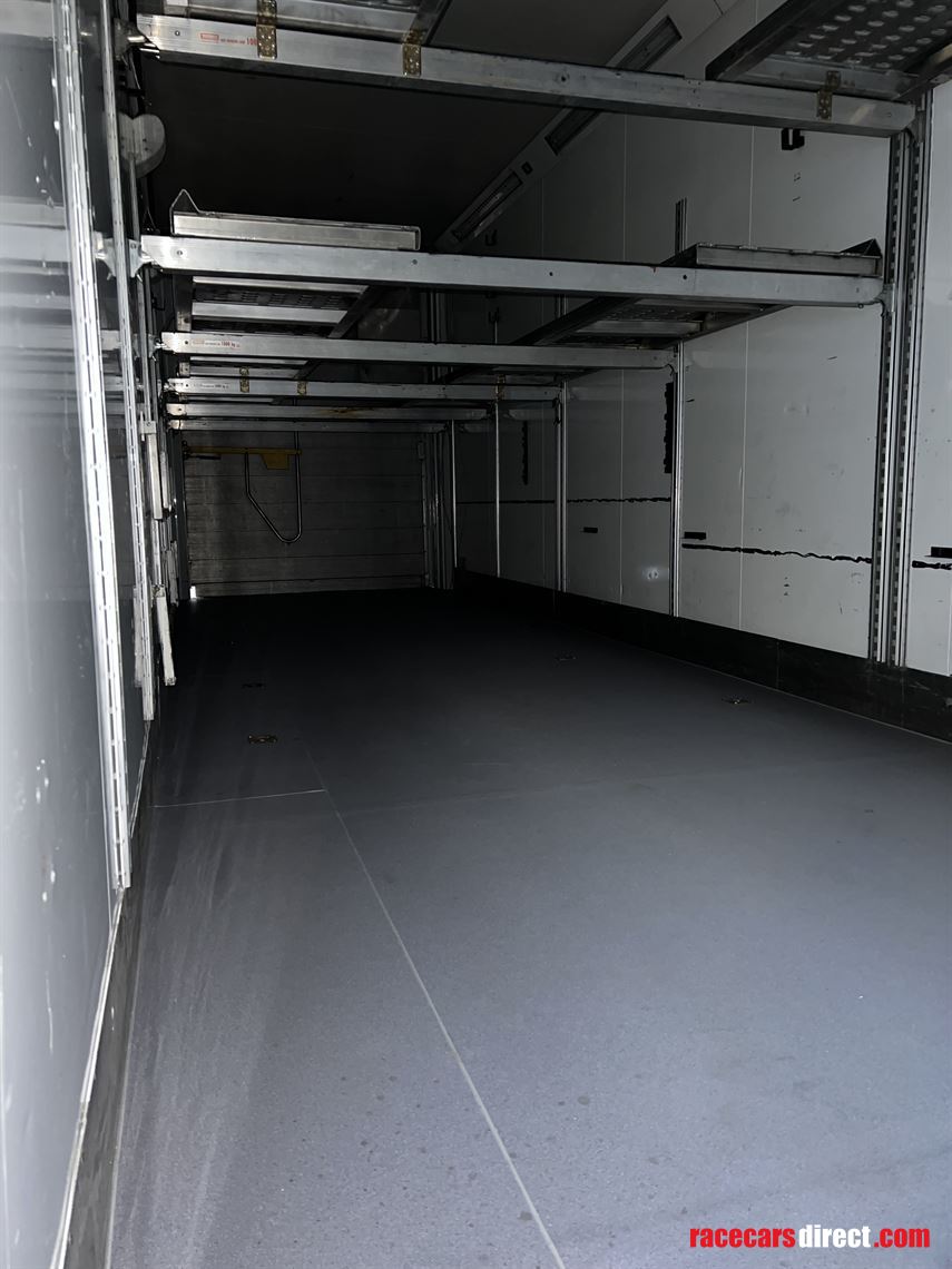 race-trailer-with-load-in-space-for-4-cars