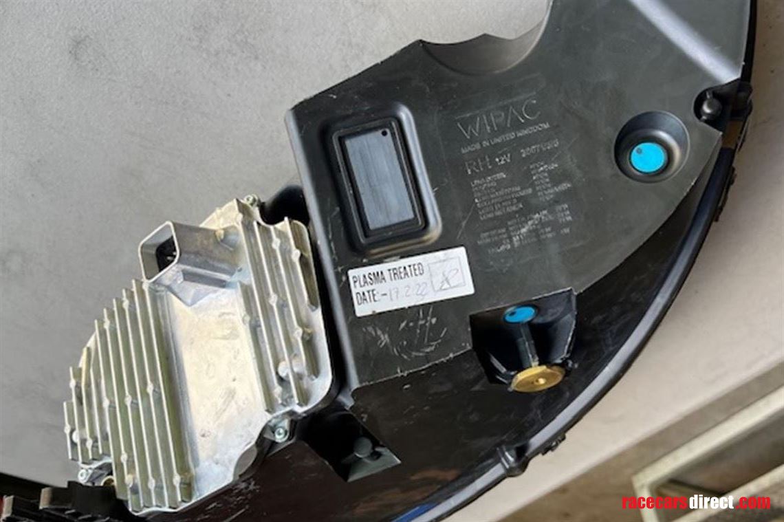 new-aston-martin-gt4-rh-headlight