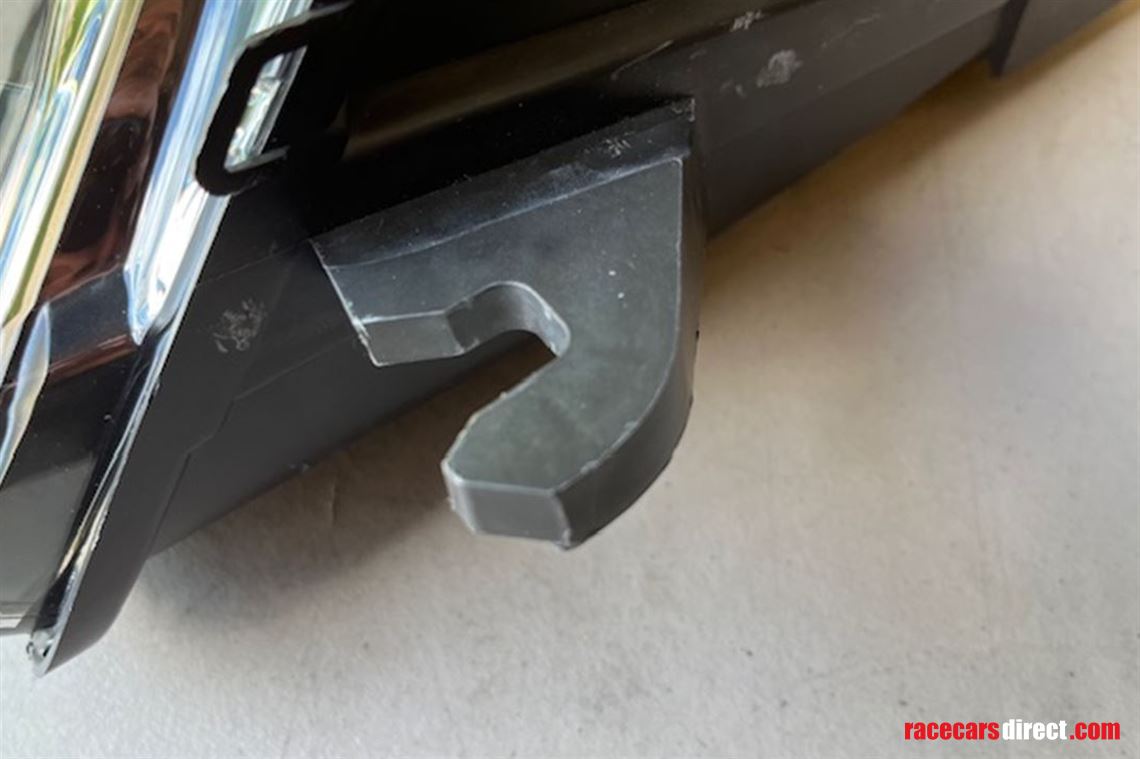 new-aston-martin-gt4-rh-headlight