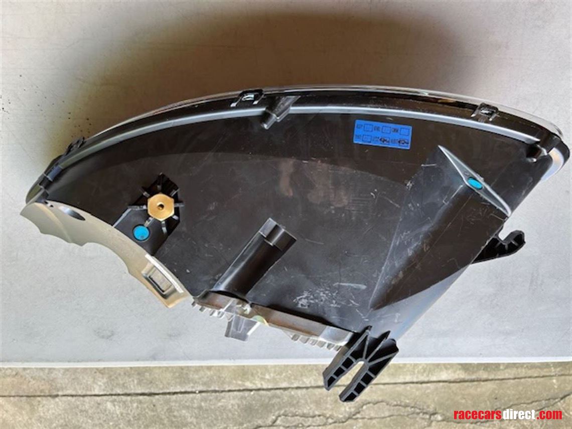 new-aston-martin-gt4-rh-headlight