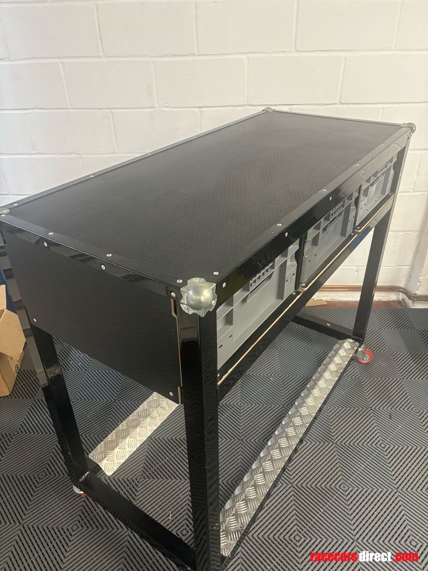 aluminium-tyre-rack-with-removable-boxes