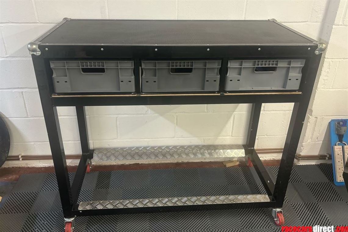 aluminium-tyre-rack-with-removable-boxes