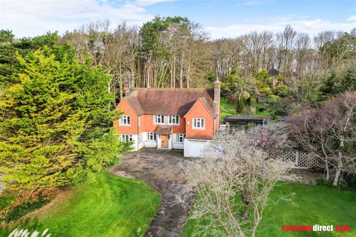 five-bed-house-with-10-car-garaging