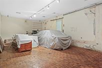 five-bed-house-with-10-car-garaging