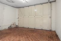 five-bed-house-with-10-car-garaging