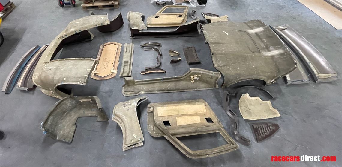 porsche-911-gt1-blue-coral-body-moulds-chassi