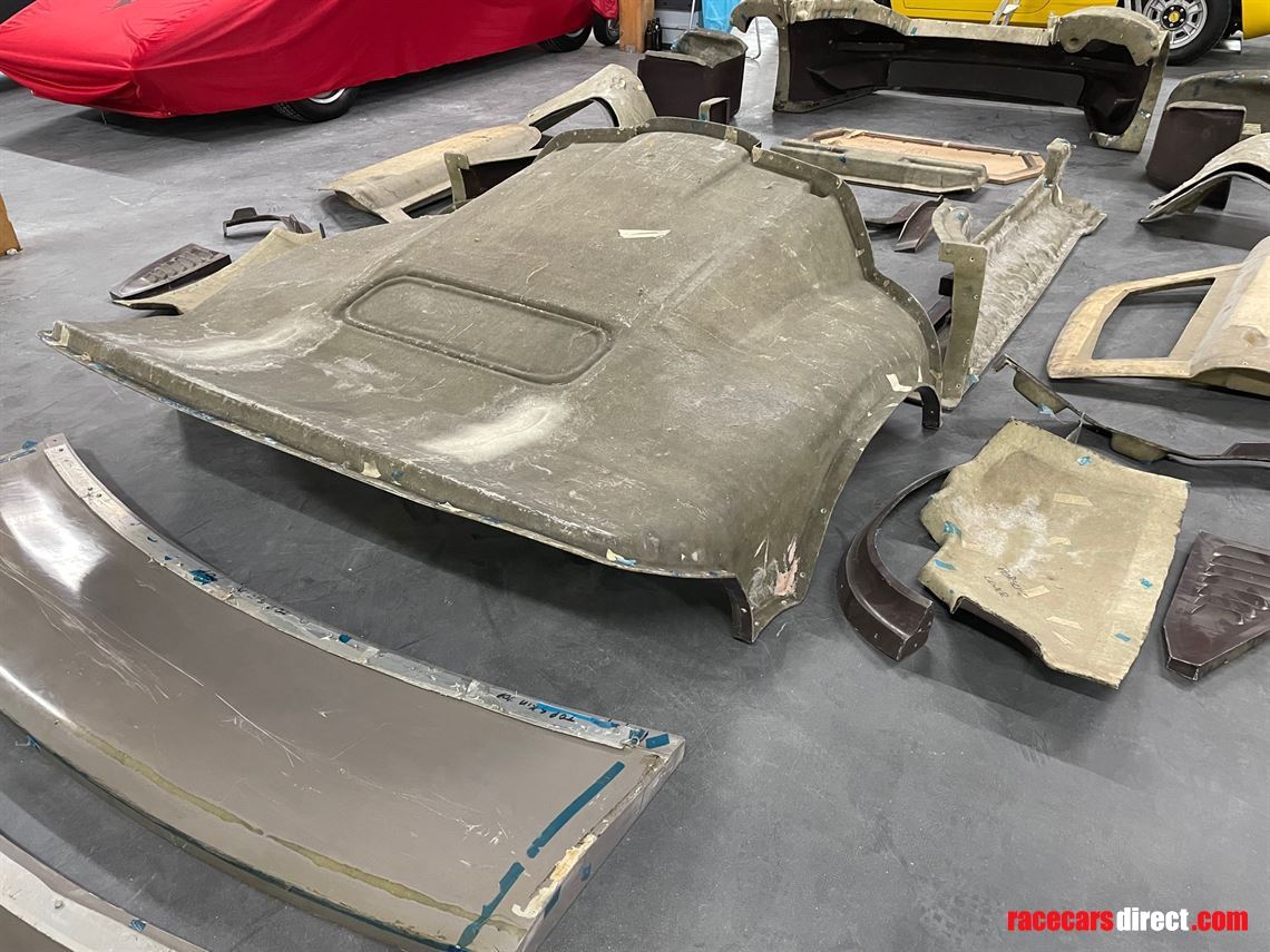 porsche-911-gt1-blue-coral-body-moulds-chassi