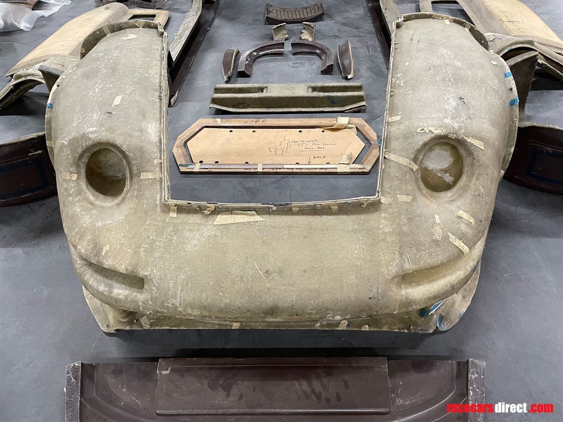 porsche-911-gt1-blue-coral-body-moulds-chassi