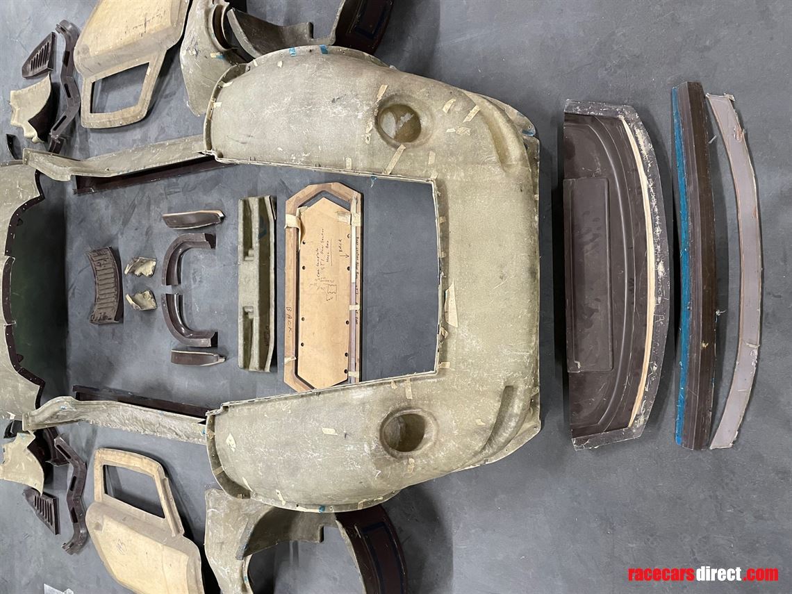 porsche-911-gt1-blue-coral-body-moulds-chassi