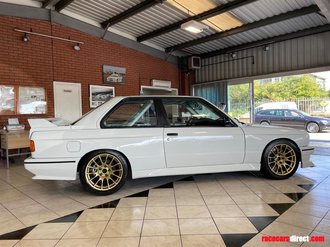 bmw-e30-m3-trackrace-car-reduced