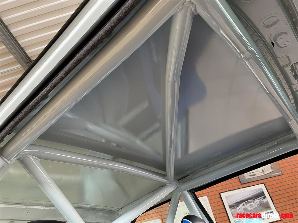 bmw-e30-m3-trackrace-car-reduced