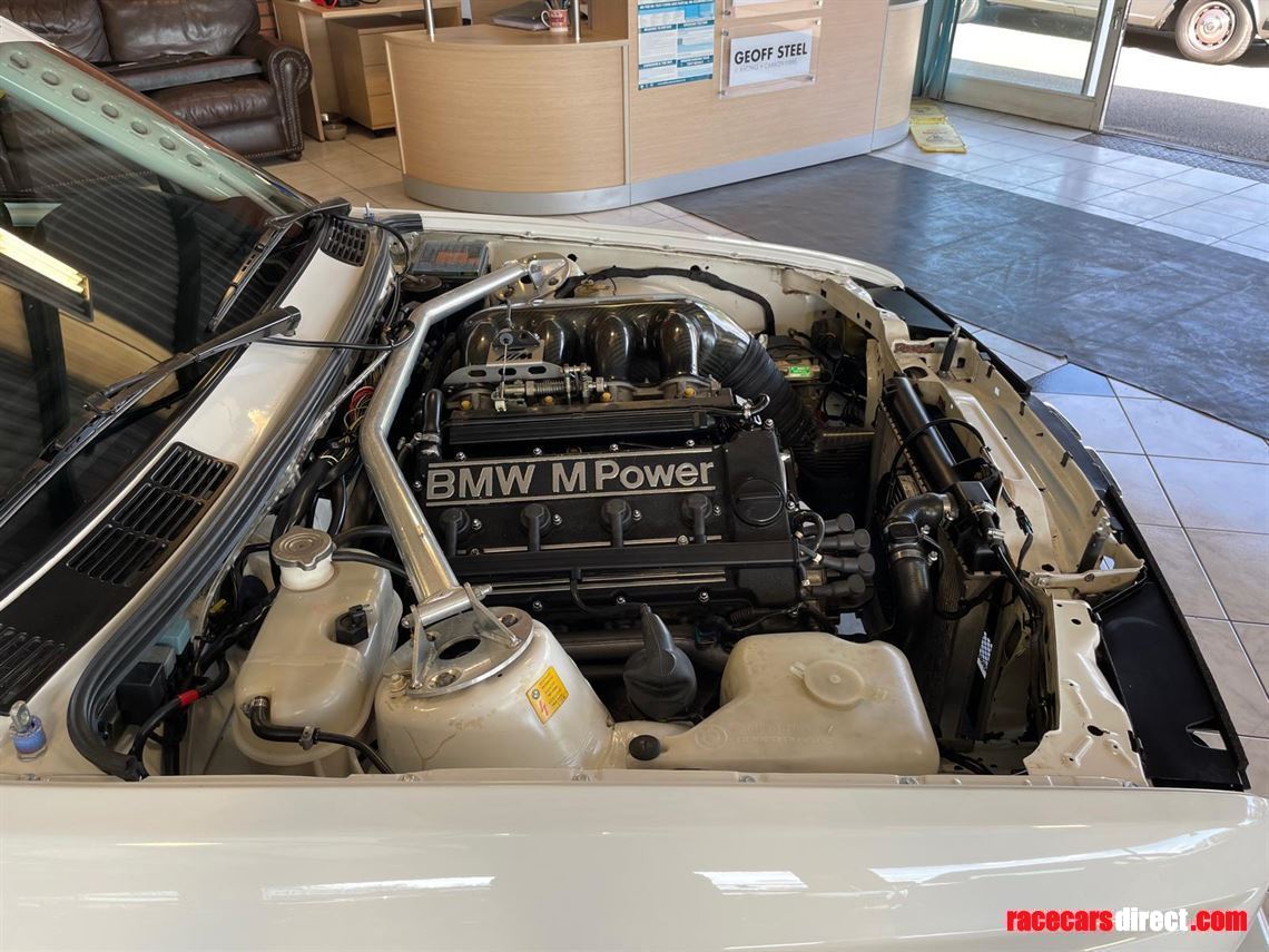 bmw-e30-m3-trackrace-car-reduced