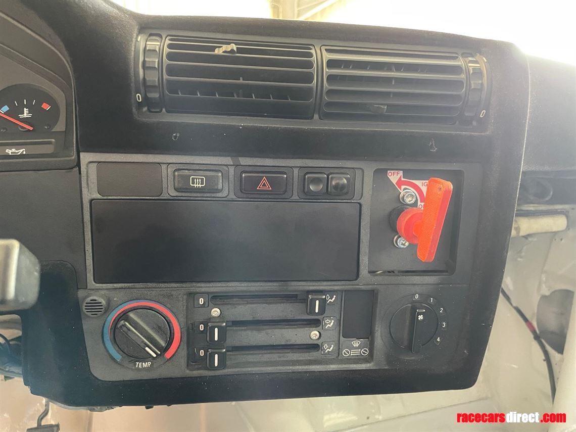 bmw-e30-m3-trackrace-car-reduced