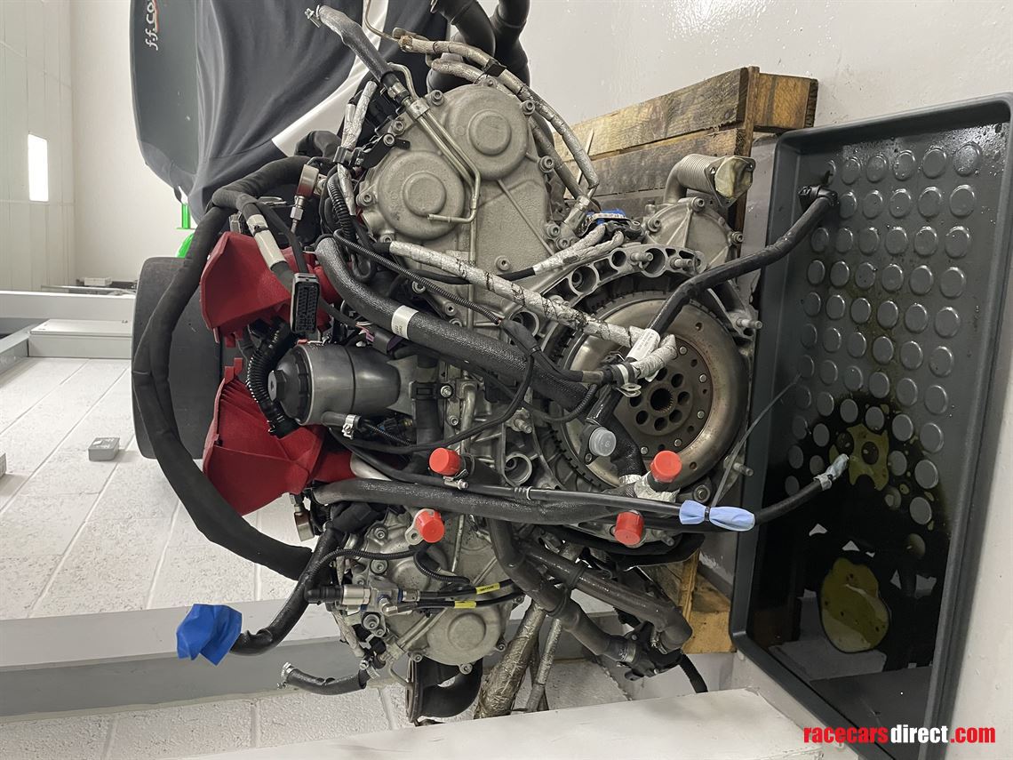 ferrari-488-challenge-engine