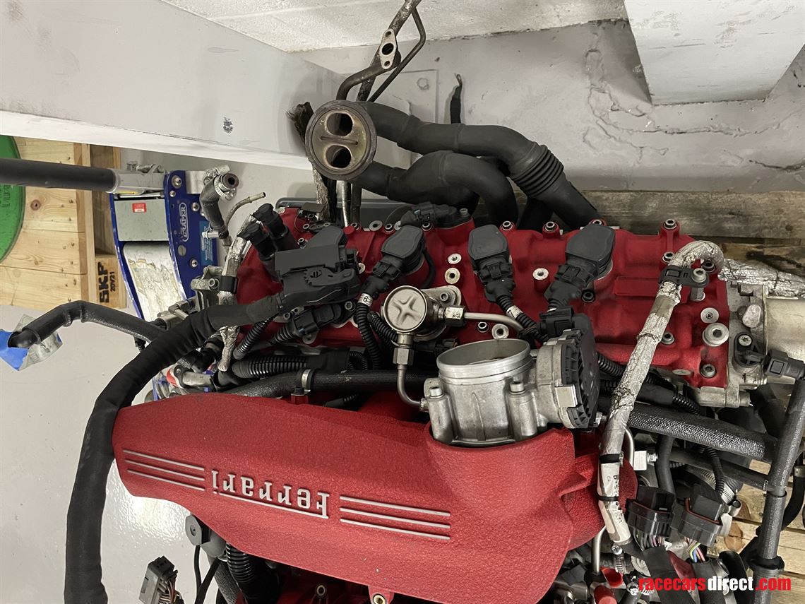 ferrari-488-challenge-engine