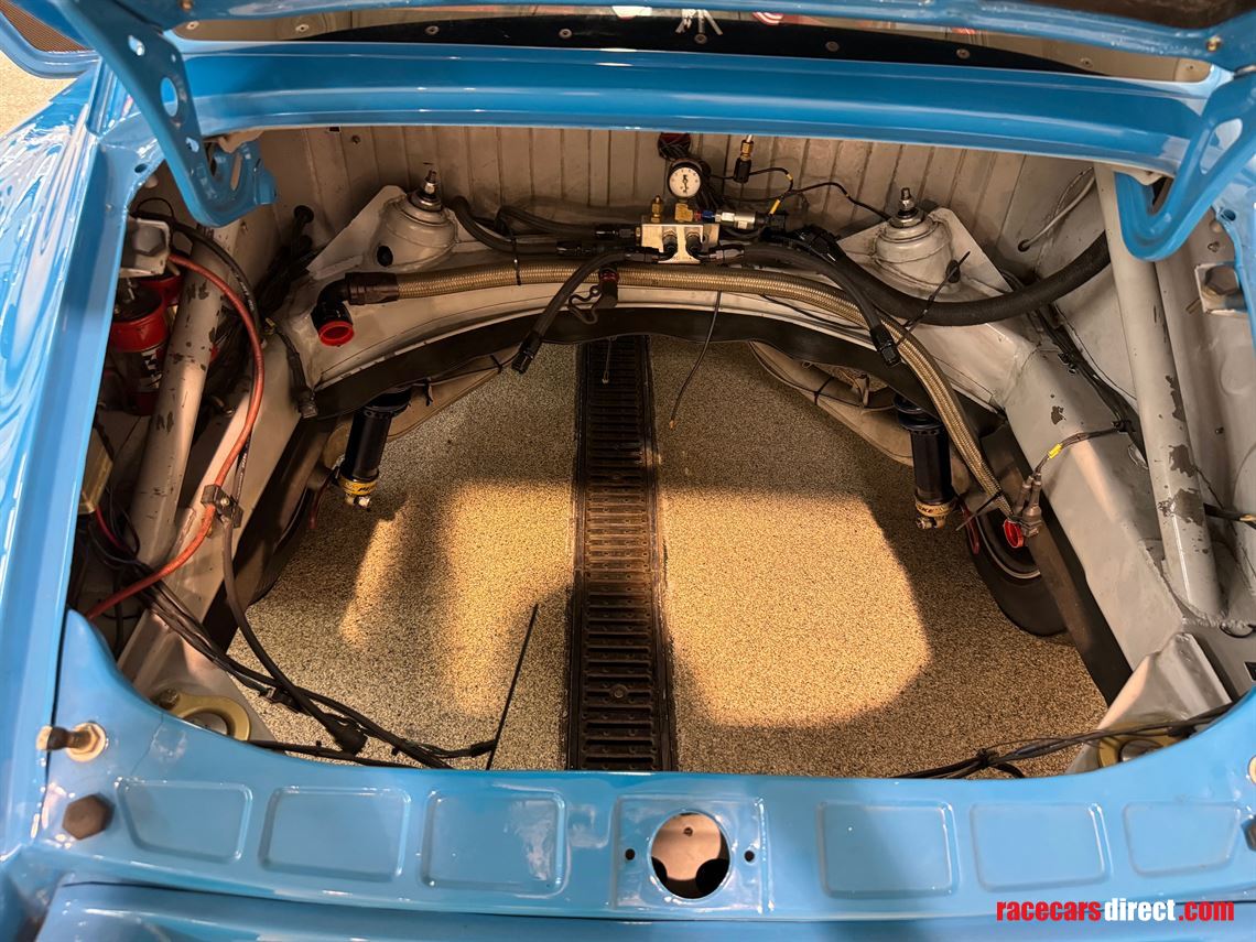 1973-porsche-rsr-replica-roller-with-parts-in