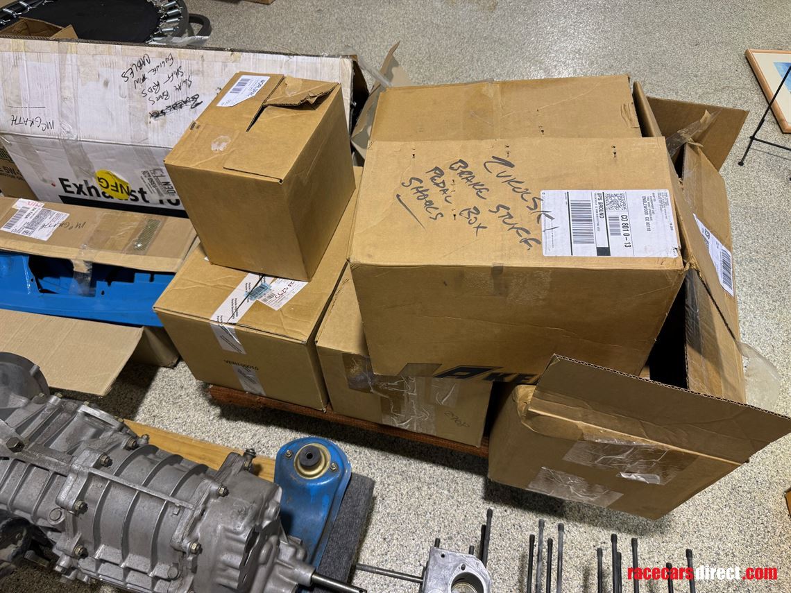 1973-porsche-rsr-replica-roller-with-parts-in