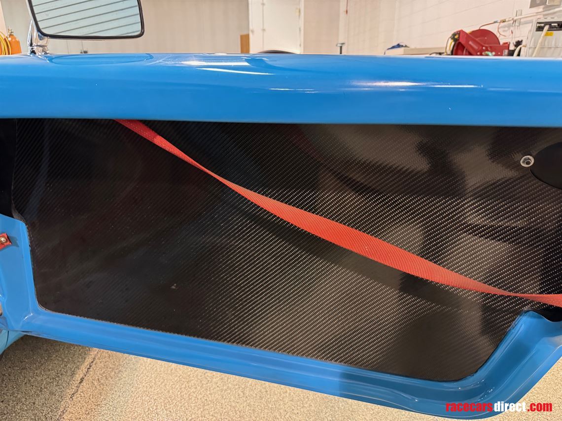 1973-porsche-rsr-replica-roller-with-parts-in