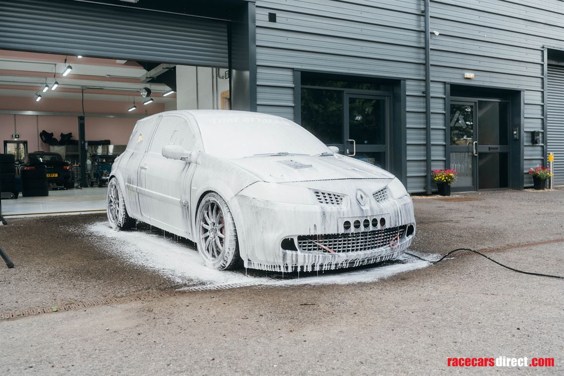 road-legal-track-ready-megane-r26-fia-spec