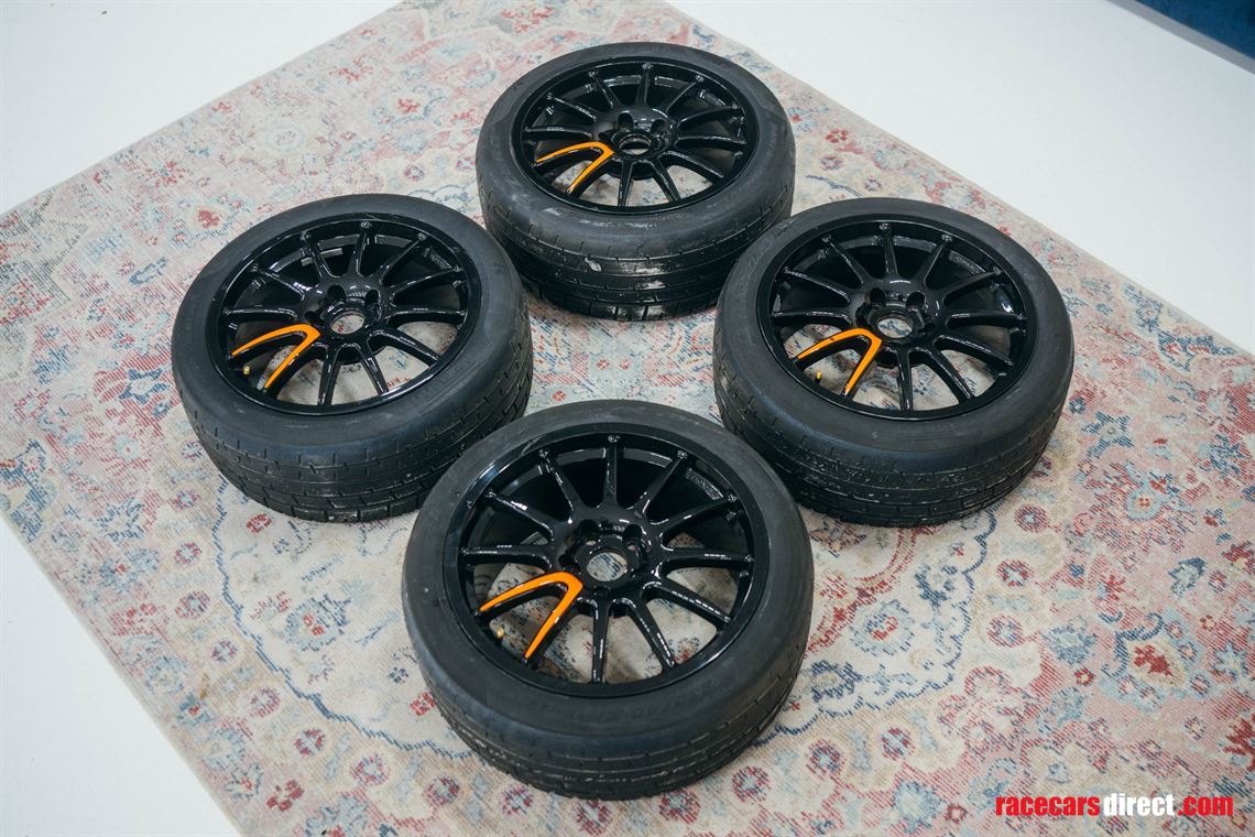 road-legal-track-ready-megane-r26-fia-spec