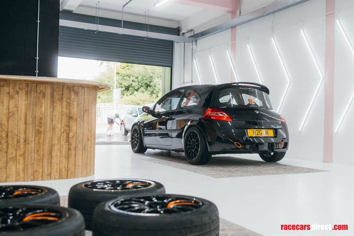 road-legal-track-ready-megane-r26-fia-spec