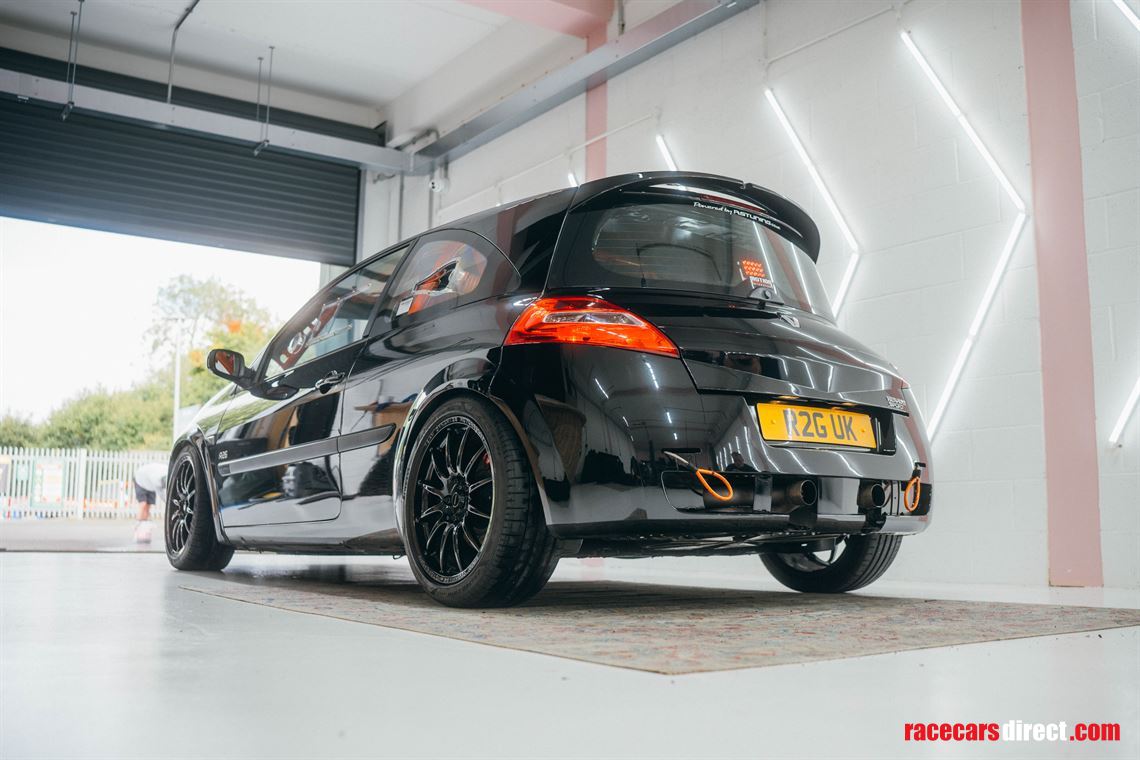 road-legal-track-ready-megane-r26-fia-spec