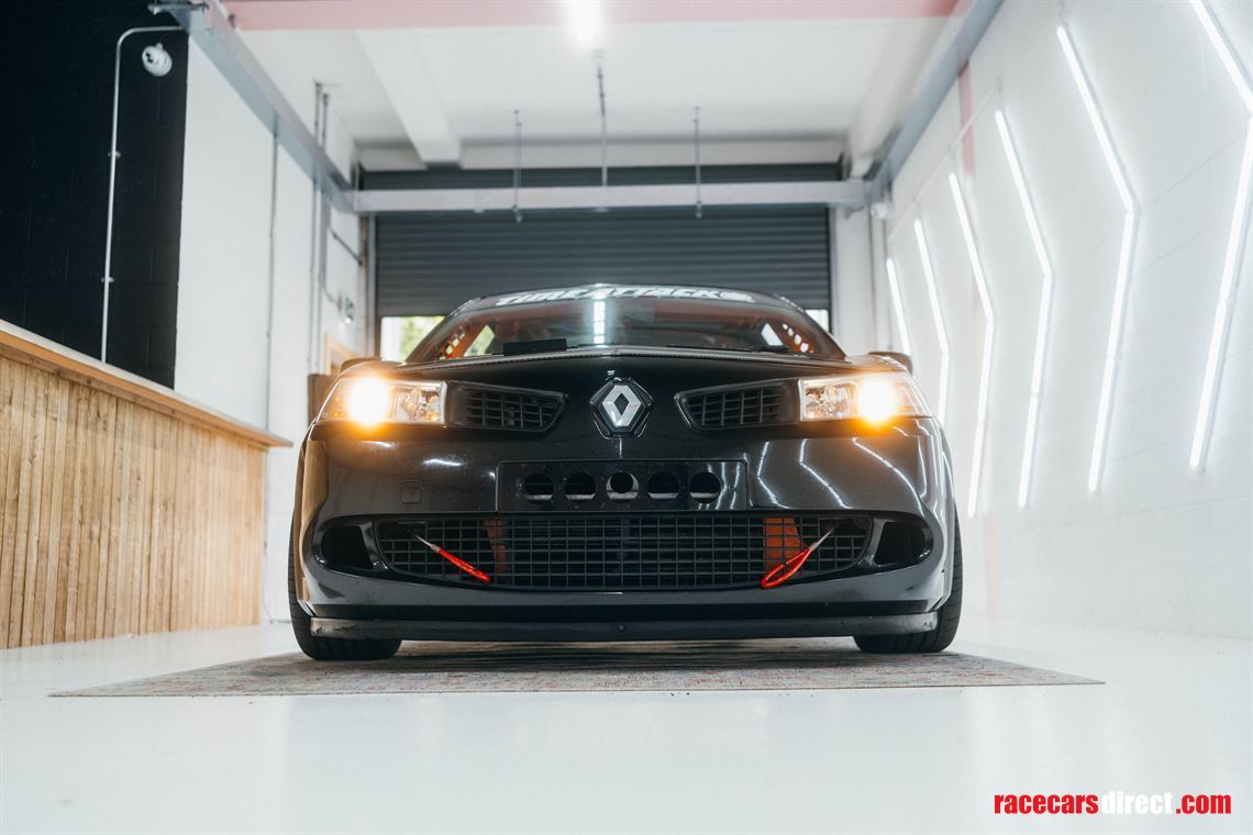 road-legal-track-ready-megane-r26-fia-spec