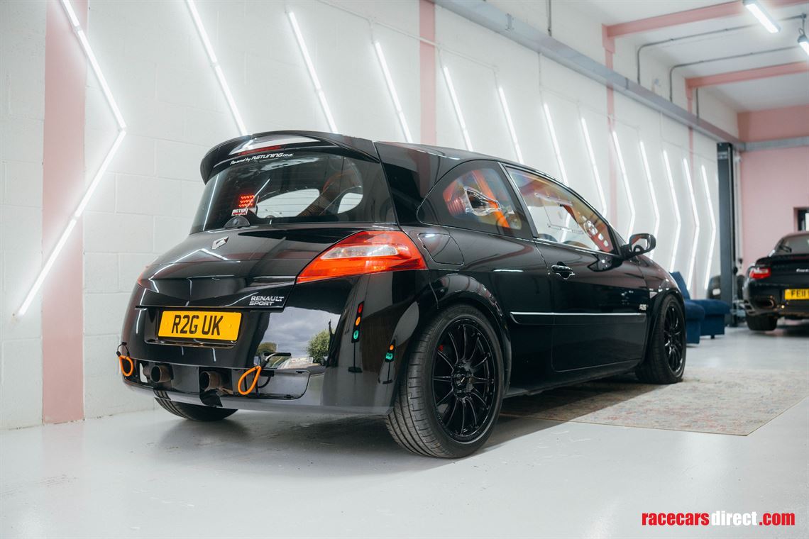 road-legal-track-ready-megane-r26-fia-spec