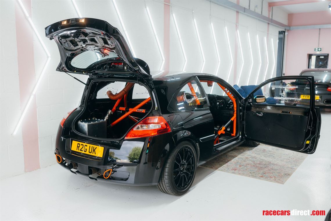 road-legal-track-ready-megane-r26-fia-spec