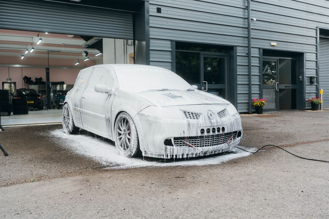 road-legal-track-ready-megane-r26-fia-spec