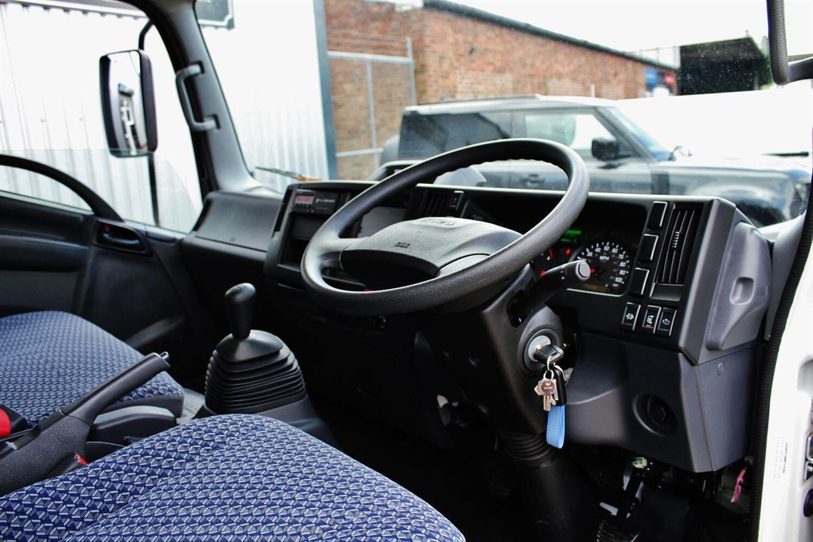 isuzu-n75190-e6-75-tone-enclosed-car-transpor