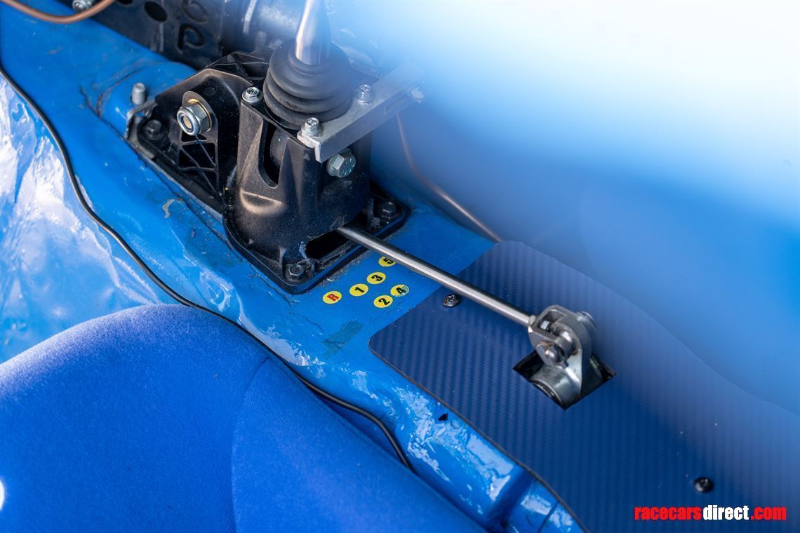 metro-6r4-replica-competition-car