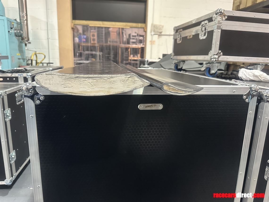 twin-element-fibreglass-rear-wing