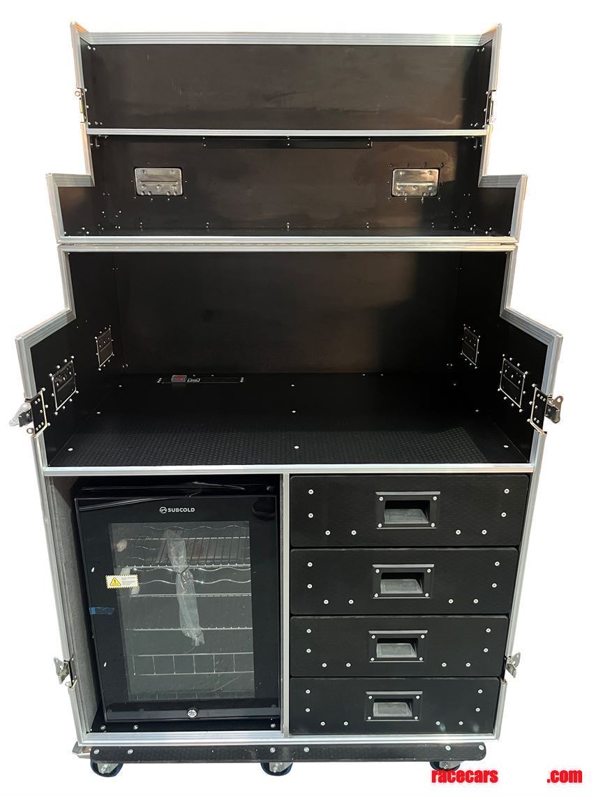 hospitality-flight-case-with-fridge-draws---v