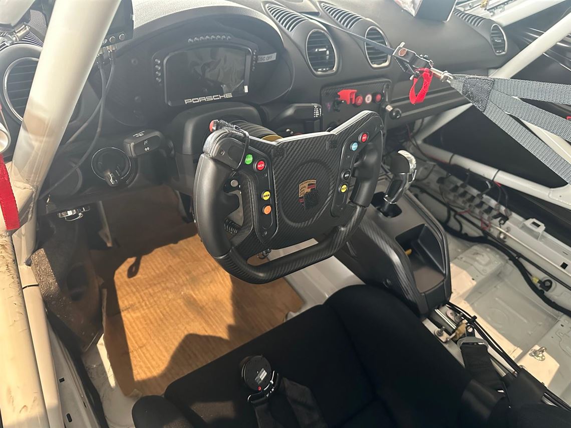 porsche-cayman-gt4-rs-982-2024